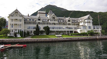 Kviknes Hotel à Balestrand, Norvège, planifié par Franz Wilhelm Schiertz en 1894.