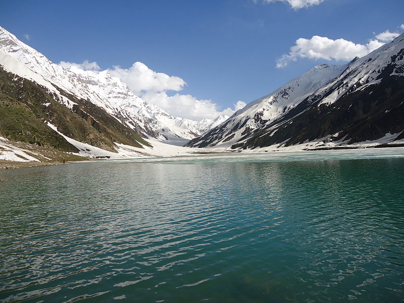 File:Lake Saif Ul Malook may 2015.JPG