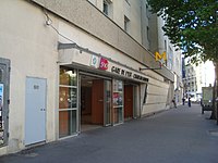 Metro-uitgang aan de rue Chateau-Landon, gecombineerd met een ondergrondse doorgang naar de perrons van het Gare de l'Est