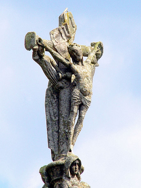 File:Landrévarzec Quilinen Calavire Crucifix02.jpg