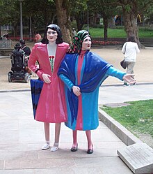 Statue of the Two Marías in a park