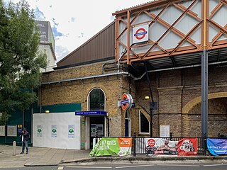 <span class="mw-page-title-main">Latimer Road tube station</span> London Underground station