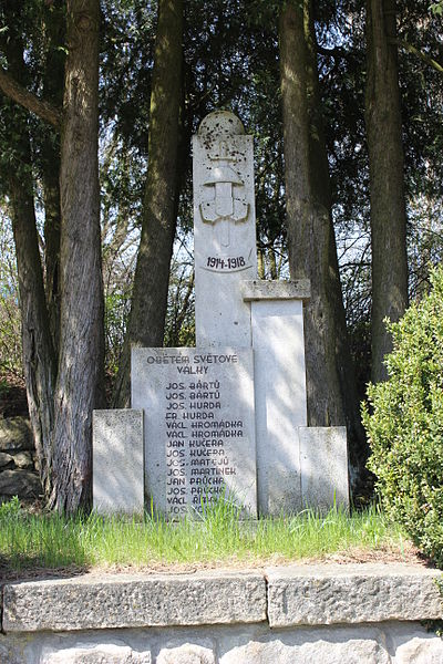 File:Lešov, pomník.jpg