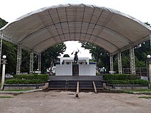 Statue of Pantaleon "Leon Kilat" Villegas at Bacong Town Plaza Leon Kilat monument and stage at Bacong Town Plaza.jpg