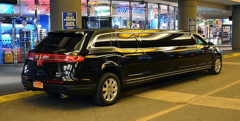 File:Lincoln MKT limo.JPG