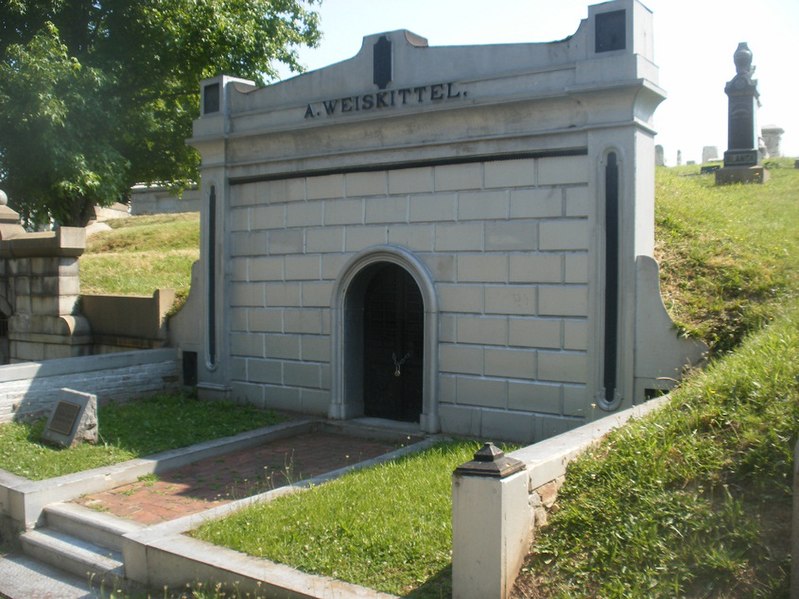 File:LoudonParkCem.WeiskittelVault.20120611.jpg