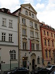 Měšťanský_dům_U_tří_stupňů_(Malá_Strana),_Praha_1,_Nerudova_42,_Malá_Strana.JPG