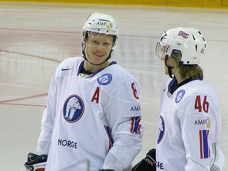 File:MadsHansenMathisOlimb2008IIHF.jpg