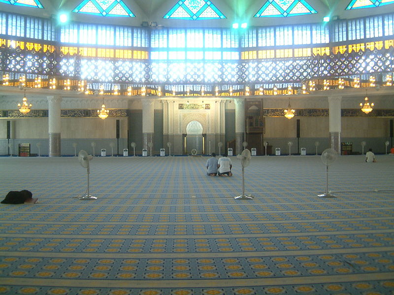 File:Malaysia National Mosque inside.jpg