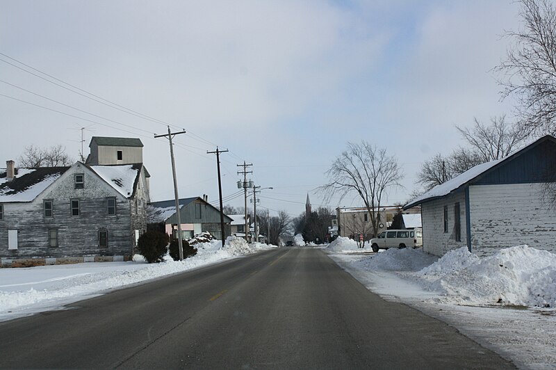 File:MaplewoodWisconsinEast.jpg