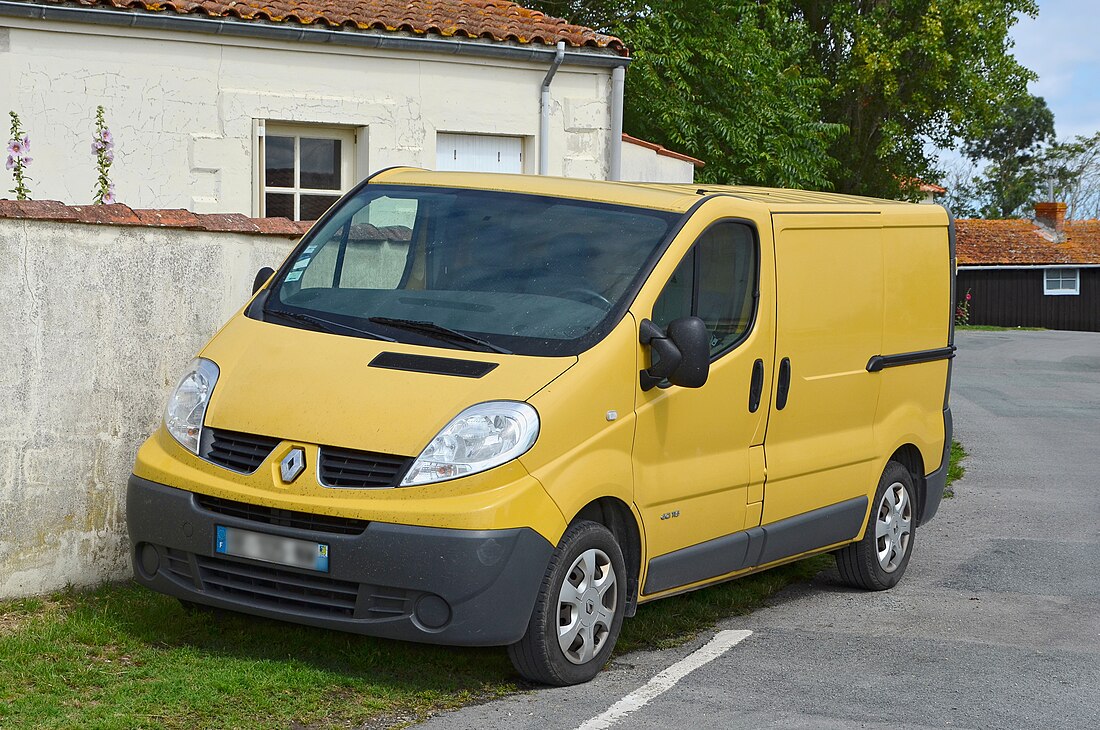 File:Marennes 17 Renault Trafic DCI-115 2014.jpg