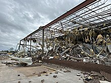 Low-end EF4 tornado damage to a Homeland Grocery Store in Marietta, Oklahoma. Marietta, OK EF4 tornado damage.jpg