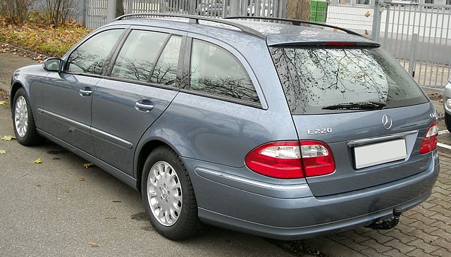 The W/S211 looked similar to the previous generation, but with a more modern and polished design.