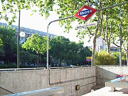 Metro de Madrid - Santiago Bernabéu 01.jpg