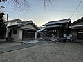 駒井町に町に鎮座する日枝神社。右が本殿、左が神輿殿。