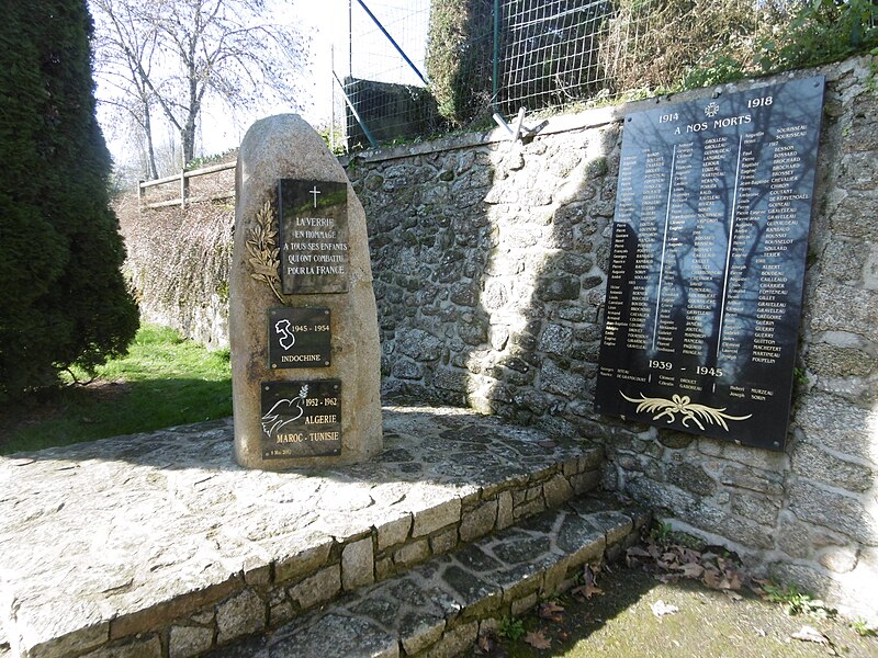 File:Monument aux morts de La Verrie.jpg