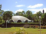 Mezquita en el Instituto Naleemiah, Beruwala.jpg