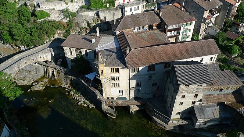 File:Moulin Rod, Orbe, Suisse vue drone.jpg