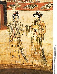 Women wearing Song-style clothing, consisting of shanqun (upper garment over skirt) and beizi, inner chamber of the Tomb of Zhang Kuangzheng, Liao dynasty.