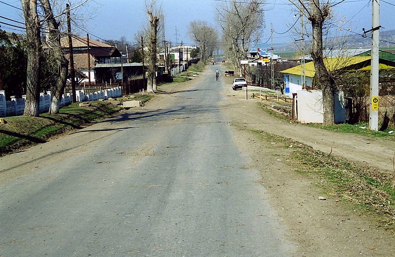 File:Murgeni, Romania March 2001.jpg