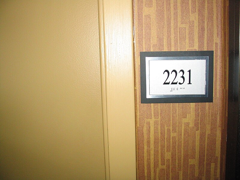 File:My Hotel Room in Hyatt Regency Chicago (5135262).jpg