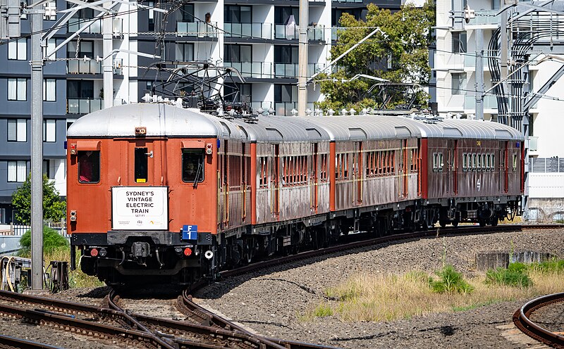 File:NSW Standard suburban carriage stock (20231001) (cropped).jpg