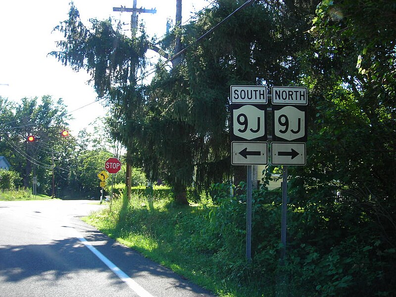 File:NY 9J shields on old NY 398.jpg