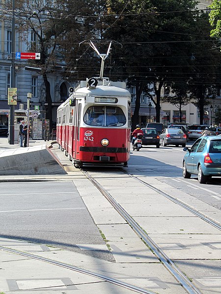 File:No 2 tram on the Kärntner Ring, Vienna (6363240341).jpg