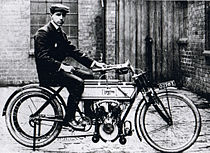 Norton-Peugeot uit 1907 met coureur Rem Fowler