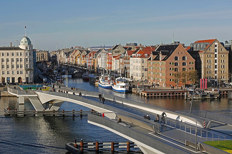 File:Nyhavn 20161124 01 (30488229724).jpg