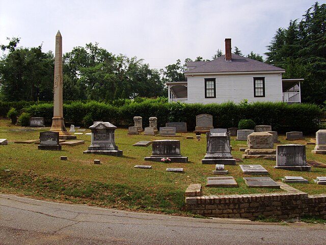 Entrance and groundskeeper house in 2011