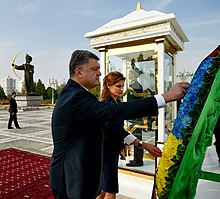 Poroshenko with his wife in Ashgabat. Official visit of the President to Turkmenistan 03.jpg