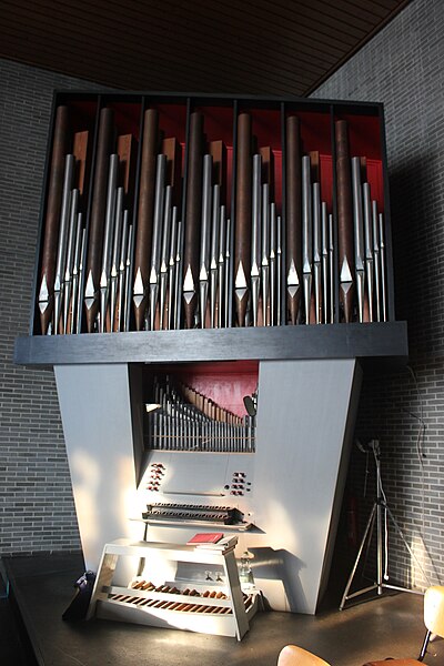 File:Orgel, Auferstehungskirche Herne-Wanne.jpg