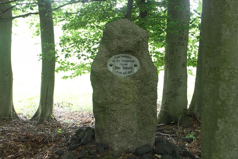 File:Otto Schulz memorial in Markgrafpieske.jpg