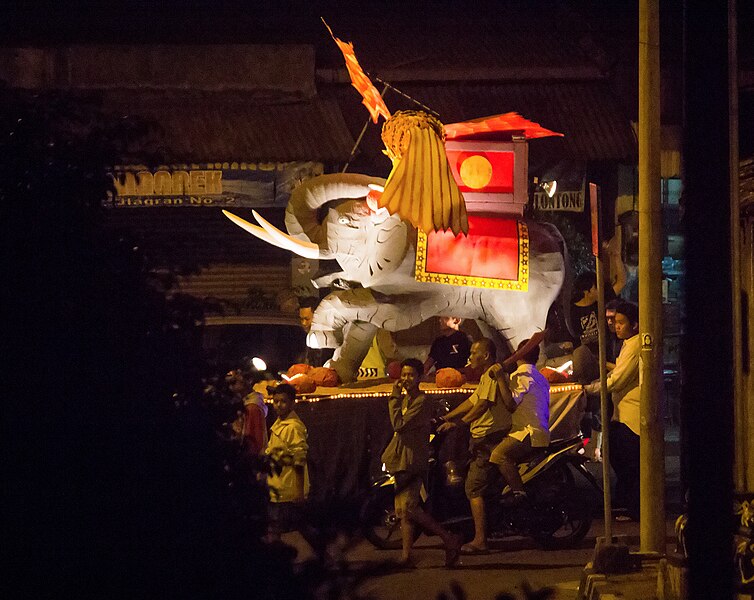 File:Parade on the night of Eid ul-Fitr, Yogyakarta, 2014-07-27 02.jpg