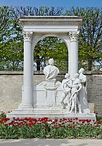 Allégorie ailée du monument à Pierre Waldeck-Rousseau[5]