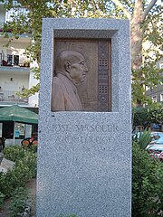 Monumento a José María Soler, arqueólogo villenense