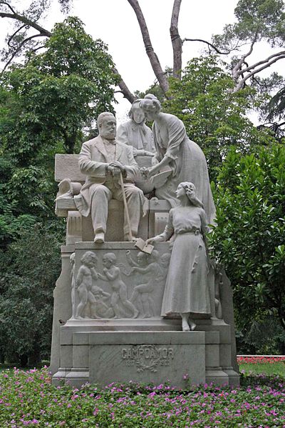 File:Parque del Retiro - Estatua de Ramón de Campoamor - 20070805.jpg