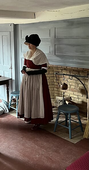 File:Period reenactor at the Captain William Smith House.jpg