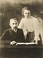 Pierre Curie et Marie Sklodowska Curie 1903.jpg