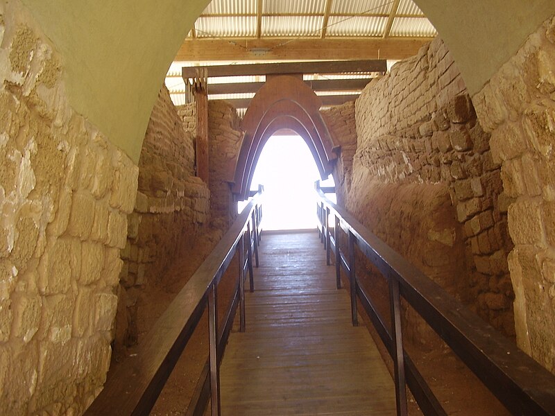 File:PikiWiki Israel 14156 The gate of the Canaanite Ashkelon.JPG