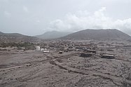 Plymouth på Montserrat ligger i et tropisk område, men har blitt lagt tørr og øde av størknet lava etter vulkanen på øya hadde et stort utbrudd.