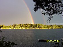 Ĉielarko super lago Ponto