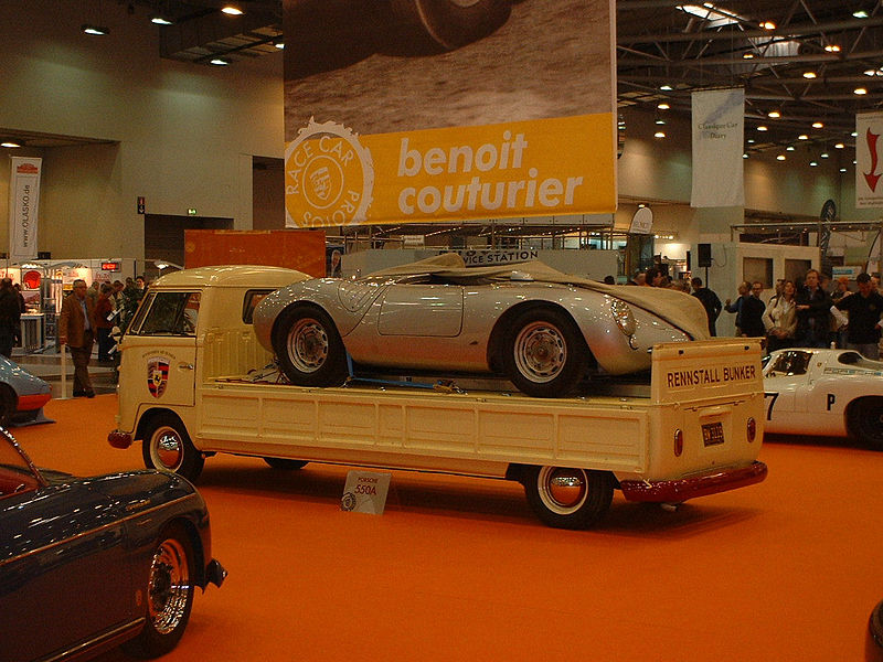 File:Porsche 550 Spyder on VW Transporter (5955689368).jpg