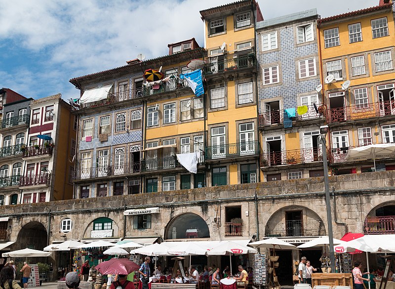 File:Porto-Bairro da Ribeira-20120910.jpg