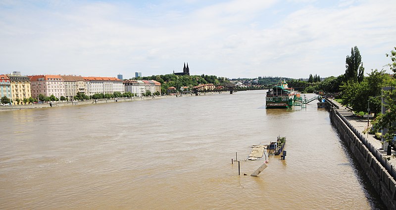 File:Praha floods 2013 Smíchov 2.jpg