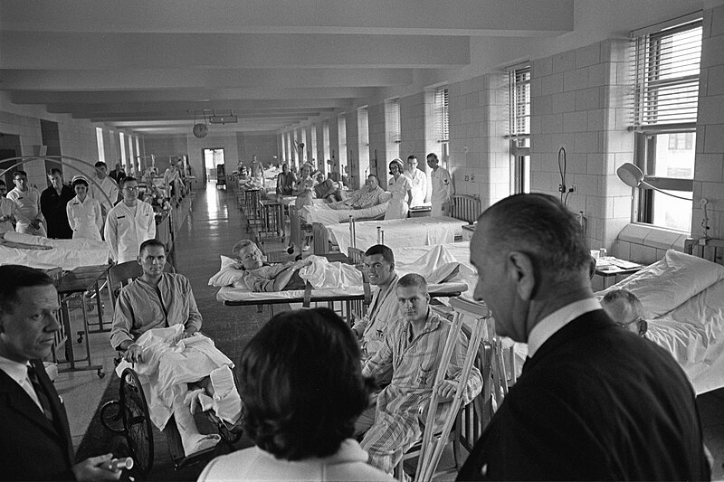 File:President Lyndon B. Johnson and Lady Bird Johnson visit with injured servicemen returned from Vietnam.jpg