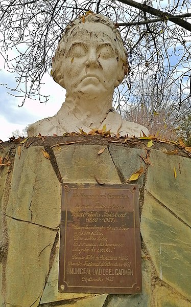 File:Pza de armas de El Carmen - Busto Gabriela Mistral.jpg