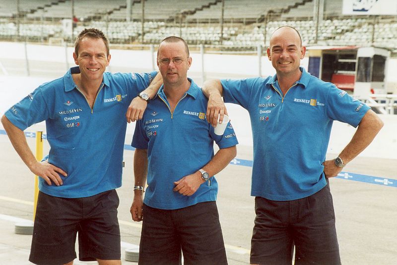 File:Renault crew 2002.jpg