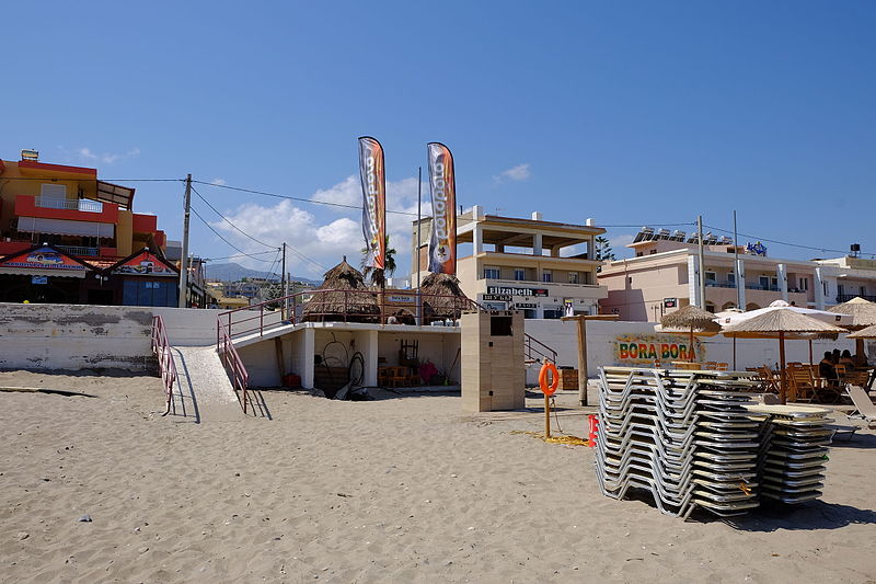 File:Rethymno's beach 3.JPG